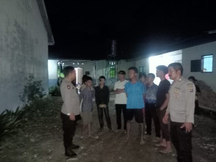 Polsek Siantar Selatan gerak cepat melakukan mediasi masalah keributan, di jalan Nias Ujung Pematangsiantar, pada Rabu (1/10/2025) malam.