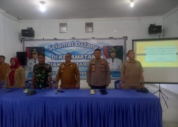 Kapolsek Siantar Marihat, AKP Doni Simanjuntak SH, menghadiri pertemuan Miniloka Karya Lintas Sektoral UPTD Puskesmas Parsoburan Tahun 2025, di Aula Kantor Camat Siantar Marihat,  Jln Melanthon Siregar, pada Selasa (21/10/2025) siang.