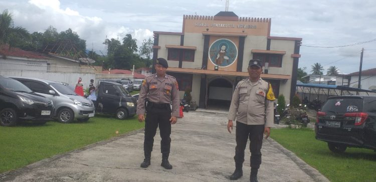 Polsek Siantar Selatan menggelar patroli gereja, di wilayah hukum Polsek Siantar Selatan, pada Minggu (12/10/2025) pagi.