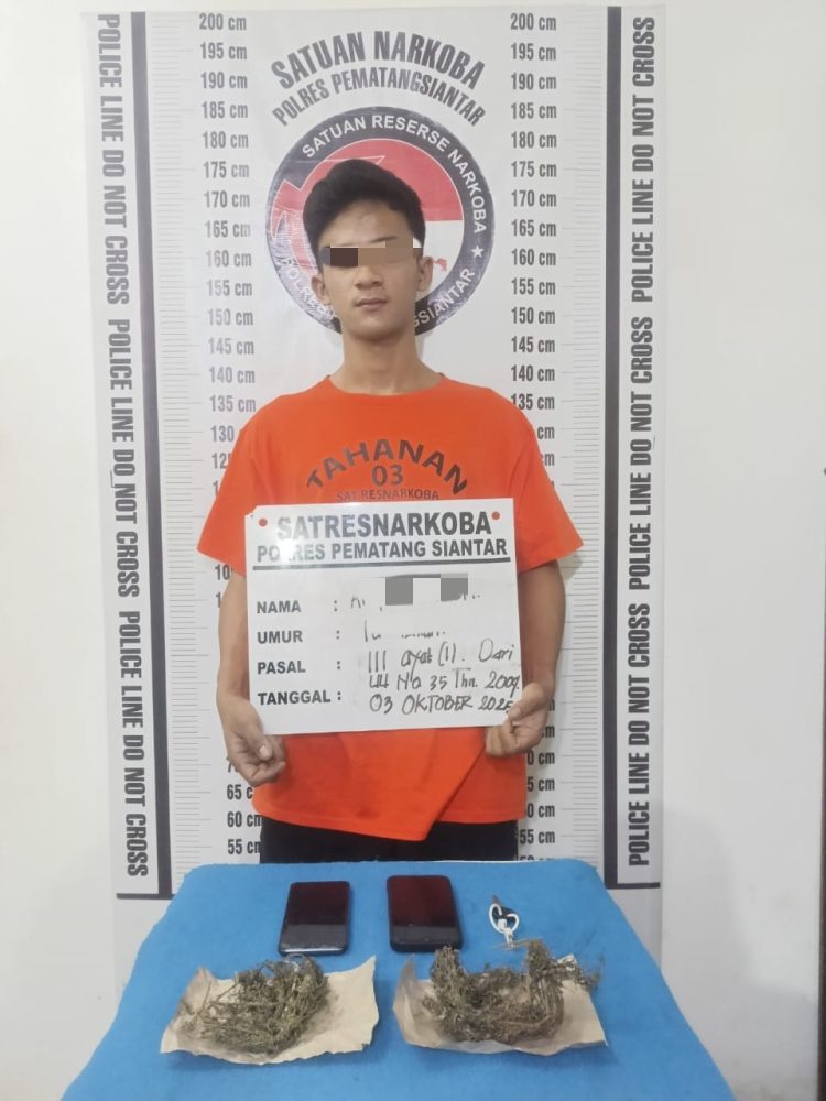 Foto tersangka dan barang bukti yang diamankan Polisi.