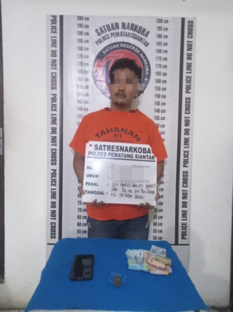 Foto pelaku dan barang bukti yang diamankan Satuan Reserse Narkoba Polres Pematangsianțar.