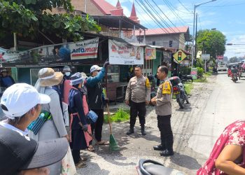 Polsek Siantar Martoba melaksanakan pengamanan kegiatan Gerak Ekologi (Rawat bumi) dan kebersihan jalan yang digelar Forum Kerjasama Tarekat Hidup Bakti (FK-THB) Keuskupan Agung Medan Vikariat Siantar-Simalungun, pada Sabtu (18/10/2025) pagi.