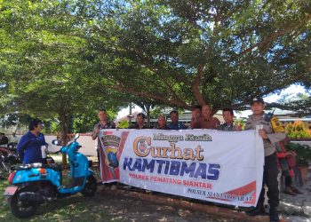 Polsek Siantar Barat melaksanakan kegiatan Minggu Kasih Curhat Kamtibmas, di Gereja HKBP Sipinggol – pinggol,  pada Minggu (5/10/2025) pagi.