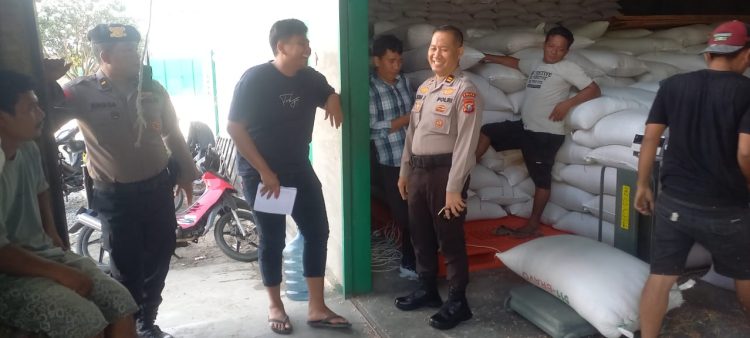Polres Pematangsiantar melalui menyerahkan jagung ke Gudang Gudang Bulog Cabang Pematangsiantar, Jalan Darussalam, pada Rabu (8/10/2025) siang.