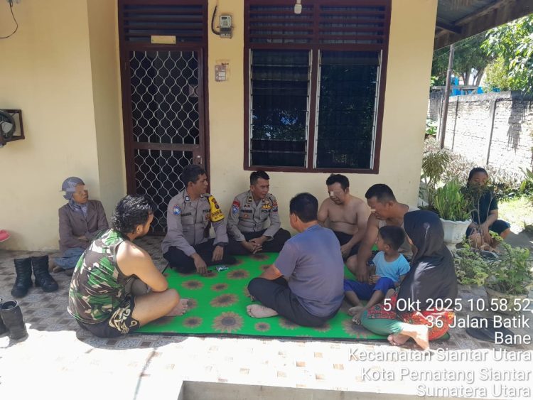 Polsek Siantar Utara langsung melakukan mediasi dugaan keribuatan, di Jalan Kain Batik Pematangsiantar, pada Minggu (5/10/2025) siang.