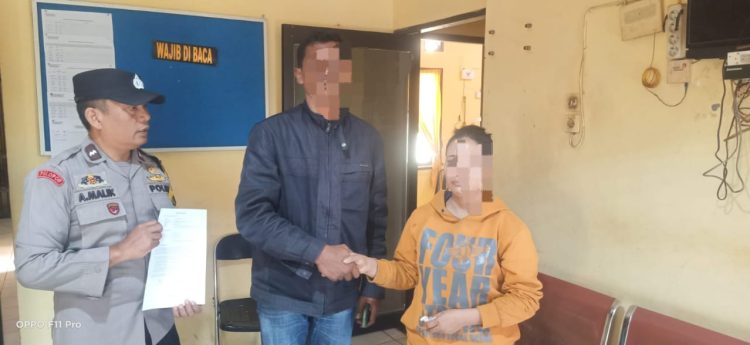 Polsek Sianțar Martoba mengedepankan mediasi dugaan tindak pidana Kekerasan Dalam Rumah Tangga (KDRT) yang terjadi di Jalan Pdt. J. Wismar Saragih, pada Kamis (23/10/2025) dini hari.