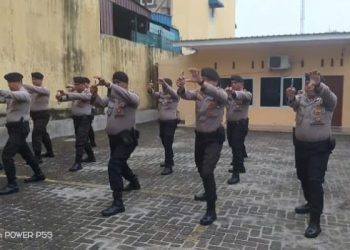 Satuan Samapta Polres Pematangsianțar menggelar Latihan Drill Borgol, di Lapangan Sat Samapta, pada Rabu (22/10/2025) pagi.
