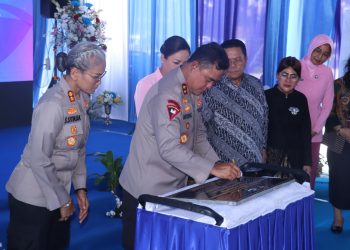 Kapolda Sumut, Irjen Pol. Whisnu Hermawan Februanto, S.I.K, M.H, launching Satuan Pelayanan Pemenuhan Gizi (SPPG) Polres Pematangsianțar, di Aspol, Jalan Sangnawaluh, Kelurahan Siopat Suhu, pada Jumat (31/10/2025) siang.