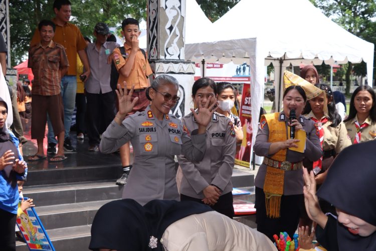Kapolres Pematangsiantar, AKBP Sah Udur T.M. Sitinjak SH, SIK, MH, hadiri Kampnye Serentak "Rise and Speak", di Balai Bolon Lapangan Haji Adam Malik, pada Sabtu (11/10/2025) pagi.