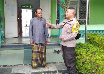 Polsek Siantar Selatan melaksanakan patroli dan sambang, di sejumlah Mesjid yang melaksanakan Sholat Jumat, pada Jum'at (3/10/2025) siang.