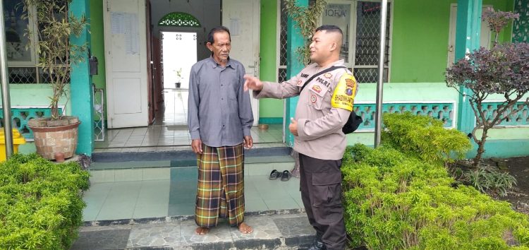 Polsek Siantar Selatan melaksanakan patroli dan sambang, di sejumlah Mesjid yang melaksanakan Sholat Jumat, pada Jum'at (3/10/2025) siang.