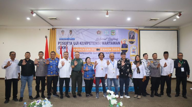 Wakapolres Pematangsiantar, Kompol Budiono S. SH, MH, menghadiri pembukaan Uji Kompetensi Wartawan (UKW) Angkatan 71-72 Tahun 2025, pada Selasa (28/10/2025) pagi.