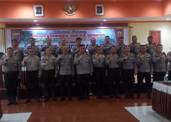 Foto bersama disela kegiatan.