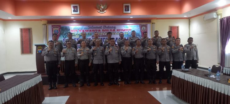 Foto bersama disela kegiatan.