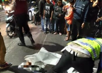 Satuan Lalu lintas (Sat Lantas) Polres Pematangsiantar melalui personil Unit Gakkum melakukan pengecekan Tempat Kejadian Perkara (TKP) kecelakaan lalu lintas (Laka Lantas), pada Sabtu (15/11/2025) malam.