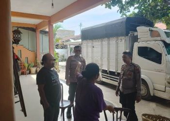 Personil Polsek Siantar Utara respon cepat keluhan warga Jalan Mataram 1, pada Senin (17/11/2025).