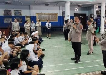 Kepala Bagian (Kabag) SDM, AKP Mara Lidang Harahap melaksanakan sosialisasi penerimaan murid baru SMA Kemala Taruna Bhayangkara.