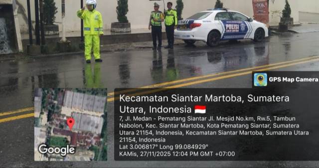 Sat Lantas Polres Pematangsiantar monitoring situasi arus lalulintas (Lalin) macet dan banjir, pada Rabu (26/11/2025) siang, pukul : 12.00 WIB.