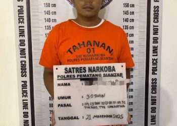 Foto tersangka dan barang bukti.