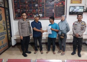 Personil Polsek Siantar selesaikan dugaan pencurian tabung gas yang terjadi di Jalan Singosari dengan mediasi, pada Jumat (14/11/2025) siang.