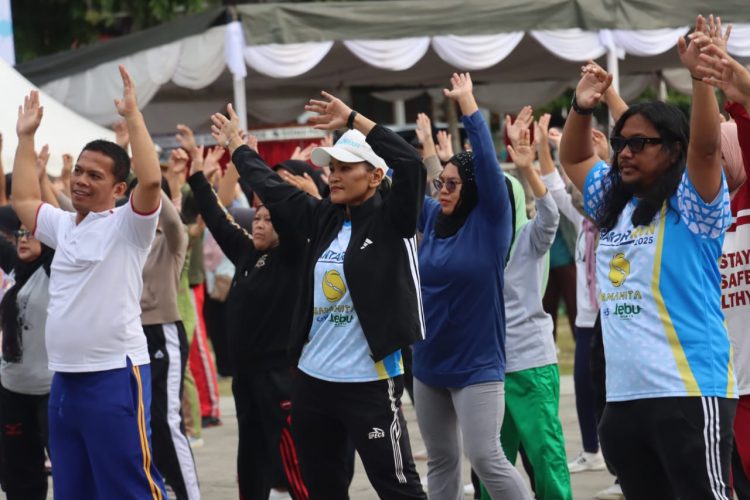 Kapolres Pematangsiantar, AKBP Sah Udur T.M. Sitinjak SH, SIK, MH, ikut memeriahkan kegiatan Car Free Day yang berlangsung di Lapangan Haji Adam Malik, pada Minggu (9/11/2025) pagi.