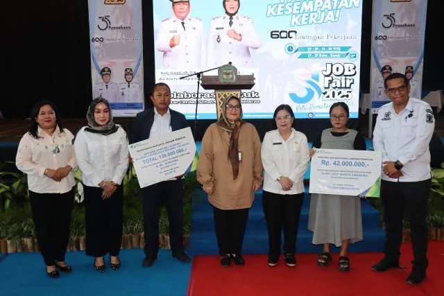 Wakapolres Pematangsiantar, Kompol Budiono Saputro, SH, MH, menghadiri pembukaan Pameran Job Fair Sianțar atau Kesempatan Kerja Tahun 2025, di Aula Universitas HKBP Nommensen Pematangsiantar (UHKBPNP), Jalan Sangnawaluh, pada Rabu (19/11/2025) pagi.