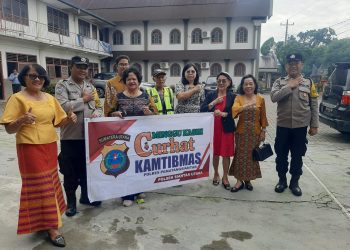 Polsek Siantar Utara menggelar kegiatan Minggu Kasih Curhat Kamtibmas, di Gereja GKPS Jalan SM. Raja, pada Minggu (9/11/2025) pagi.