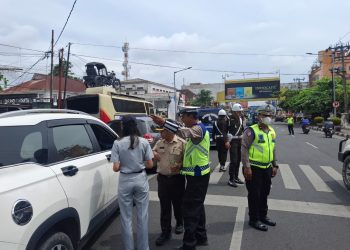 Satuan Lalu Lintas (Sat Lantas) Polres Pematangsiantar menggelar razia kepatuhan Pajak Kendaraan Bermotor (PKB)  Tahun 2025, di Jalan Merdeka, pada Rabu (5/11/2025) pagi.