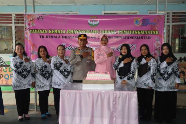 Wakapolres Pematangsiantar, Kompol Budiono S SH, MH, hadiri HUT PGRI 2025, di TK Bhayangkari Cabang 06 Pematangsiantar, pada Selasa (25/11/2025) pagi.