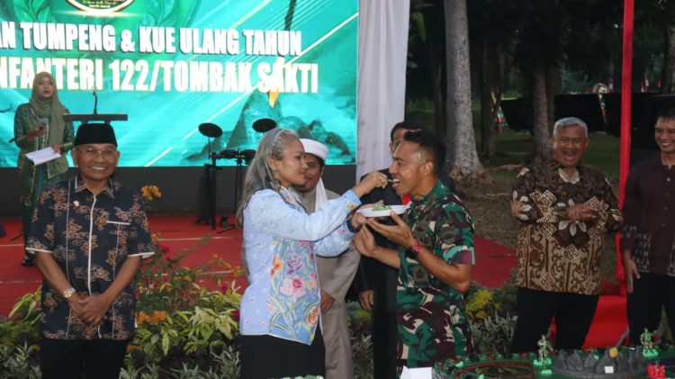 Kapolres Pematangsiantar, AKBP Sah Udur T.M Sitinjak, S.H, S.I.K, M.H, menghadiri acara syukuran HUT Batalyon Infanteri 122/Tombak Sakti (TS) ke 61 yang digelar di Mako Batalyon Infanteri 122/TS, Jalan Melanthon Siregar, pada Selasa (4/11/2025) sore.