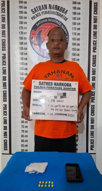 Foto tersangka dan barang bukti yang diamankan Polisi.