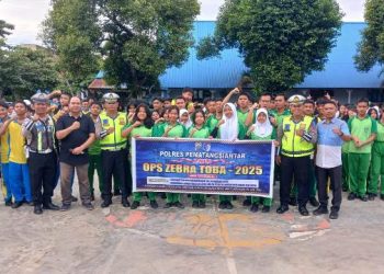 Sat Lantas Polres melaksanakan sosialisasi di SMA Negeri 2, Jl. Patuan Anggi, pada Jumat (21/11/2025) pagi.