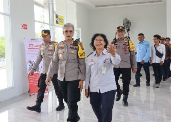 Kapolres Pematangsiantar, AKBP Sah Udur T.M. Sitinjak SH, SIK, MH,mengecek kesiapan Terminal Tanjung Pinggir, pada Sabtu siang (20/12/2025).