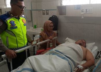 Foto korban saat mendapat perawatan medis.