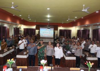 Foto bersama usai Rapat Koordinasi (Rakor) Lintas Sektoral Operasi Lilin Toba Tahun 2025 yang berlangsung di Aula Widya Satya Brata Mako Polres Pematangsiantar, pada Senin (15/12/2025) siang.