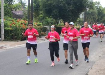 Kapolres Pematangsiantar, AKBP Sah Udur T.M. Sitinjak SH, SIK, MH, menghadiri kegiatan Fun Run Smartfren, di Lapangan Haji Adam Malik, Kota Pematangsiantar, pada Minggu (14/12/2025) pagi.