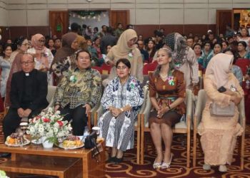 Kapolres Pematangsianțar, AKBP Sah Udur T.M. Sitinjak SH, SIK, MH, menghadiri Perayaan Natal keluarga besar Perumda Air Minum Tirta Uli, di Hotel Sapadia Kota Pematangsiantar, pada Selasa (15/12/2025) sore.