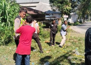 Bhabinkamtibmas Kelurahan Nagapita, AIPDA Andreas Simatupang, monitoring pendirian Posko Bebas Narkoba, di Jalan Rakutta Sembiring, Gang Pulo Kumba, pada Sabtu (20/12/2025) siang.