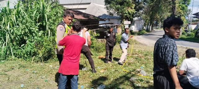 Bhabinkamtibmas Kelurahan Nagapita, AIPDA Andreas Simatupang, monitoring pendirian Posko Bebas Narkoba, di Jalan Rakutta Sembiring, Gang Pulo Kumba, pada Sabtu (20/12/2025) siang.