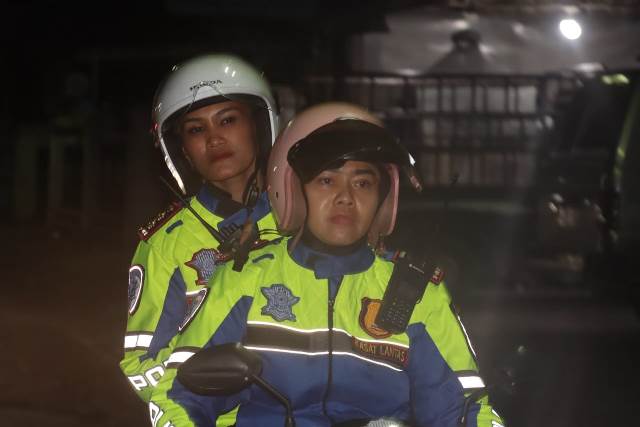 Kapolres Pematangsiantar, AKBP Sah Udur T.M Sitinjak, S.H, S.I.K, M.H, melaksanakan patroli pengamanan gereja saat malam Natal Tahun 2025, pada Rabu (24/12/2025) malam.