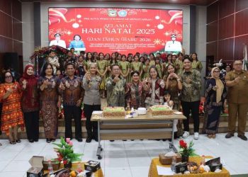 Kapolres Pematangsianțar, AKBP Sah Udur T.M. Sitinjak SH, SIK, MH, menghadiri  Perayaan Natal Tim Penggerak PKK Pematangsiantar dan Perayaan Hari Ibu Tahun 2025.