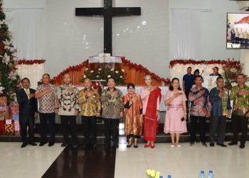 Perayaan Natal Tahun 2025 Keluarga Besar Polres Pematangsiantar berlangsung khidmat, di Gereja GKPS Jalan Sudirman, pada Sabtu (27/12/2025).