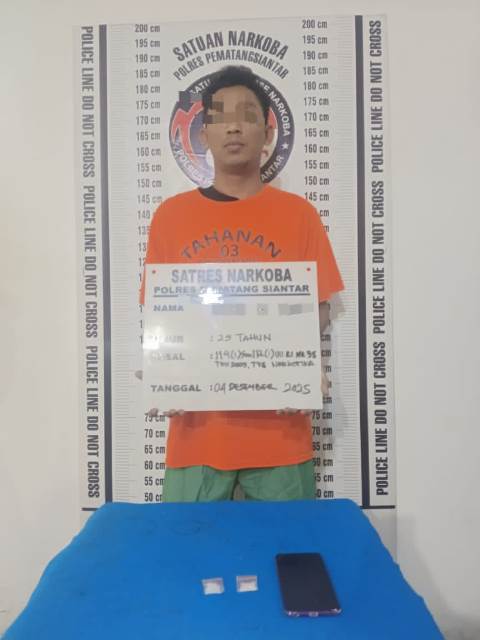 Foto tersangka dan barang bukti yang diamankan Polres Pematangsiantar.