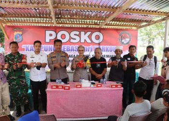 Kapolres Pematangsiantar, AKBP Sah Udur T.M. Sitinjak SH, SIK, MH, meresmikan Posko Kampung Bebas dari Narkoba yang terletak di Jalan Rakutta Sembiring, Gang Pulo Kumba, pada Rabu (24/12/2025) siang.