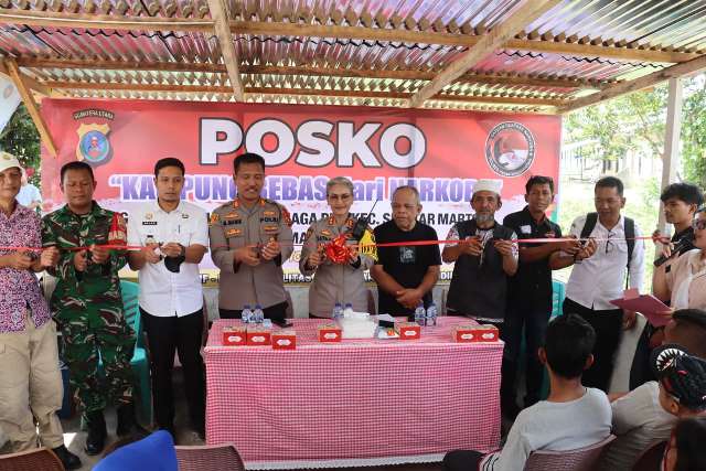Kapolres Pematangsiantar, AKBP Sah Udur T.M. Sitinjak SH, SIK, MH, meresmikan Posko Kampung Bebas dari Narkoba yang terletak di Jalan Rakutta Sembiring, Gang Pulo Kumba, pada Rabu (24/12/2025) siang.