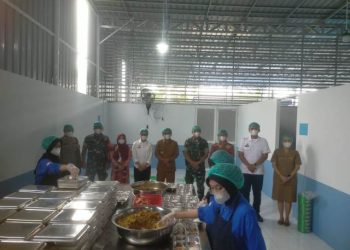 Bhabinkamtibmas Kelurahan Bah Kapul, BRIPKA Sunanda menghadiri launching satuan pelayanan pemenuhan gizi (SPPG) dan distribusi perdana program makan bergizi gratis (MBG) yang digelar Yayasan Patunggung Simalungun, di Perumahan Sibatu - batu Indah, Kelurahan Bah Kapul, Kecamatan Siantar Sitalasari, Kota Pematangsiantar, pada Selasa (6/1/2026) pagi.