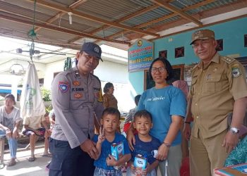 Bhabinkamtibmas Kelurahan Marihat Jaya, Aipda Erick F. Marbun, monitoring kegiatan Posyandu, di Huta Pisang, Jalan Bahkora II, tepatnya di rumah Bapak Gindo Siagian, pada Senin (12/1/2026) pagi.