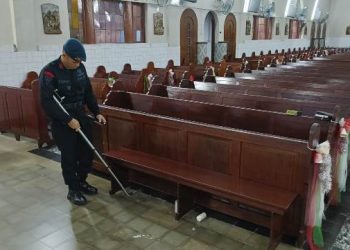 Sat Brimob Sterilisasi Gereja Prioritas Jelang Ibadah Pergantian Tahun.