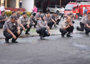 Kapolres Pematangsiantar, AKBP Sah Udur T.M. Sitinjak SH, SIK, MH, pimpin Korps Kenaikan pangkat 62 personil Perwira dan Bintara  Polres Pematangsiantar, pada Jumat (2/1/2026) pagi.