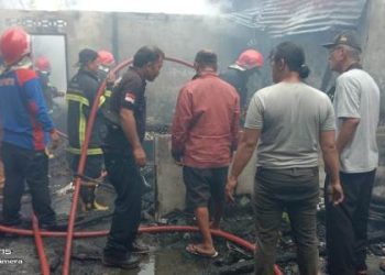 Polsek Siantar Martoba respon cepat laporan masyarakat dengan melakukan pengecekan terjadinya kebakaran satu unit rumah yang disewa Mbak Ramadhani (59) yang terletak di Jalan Rakutta Sembiring, pada Minggu (11/1/2026) sore.